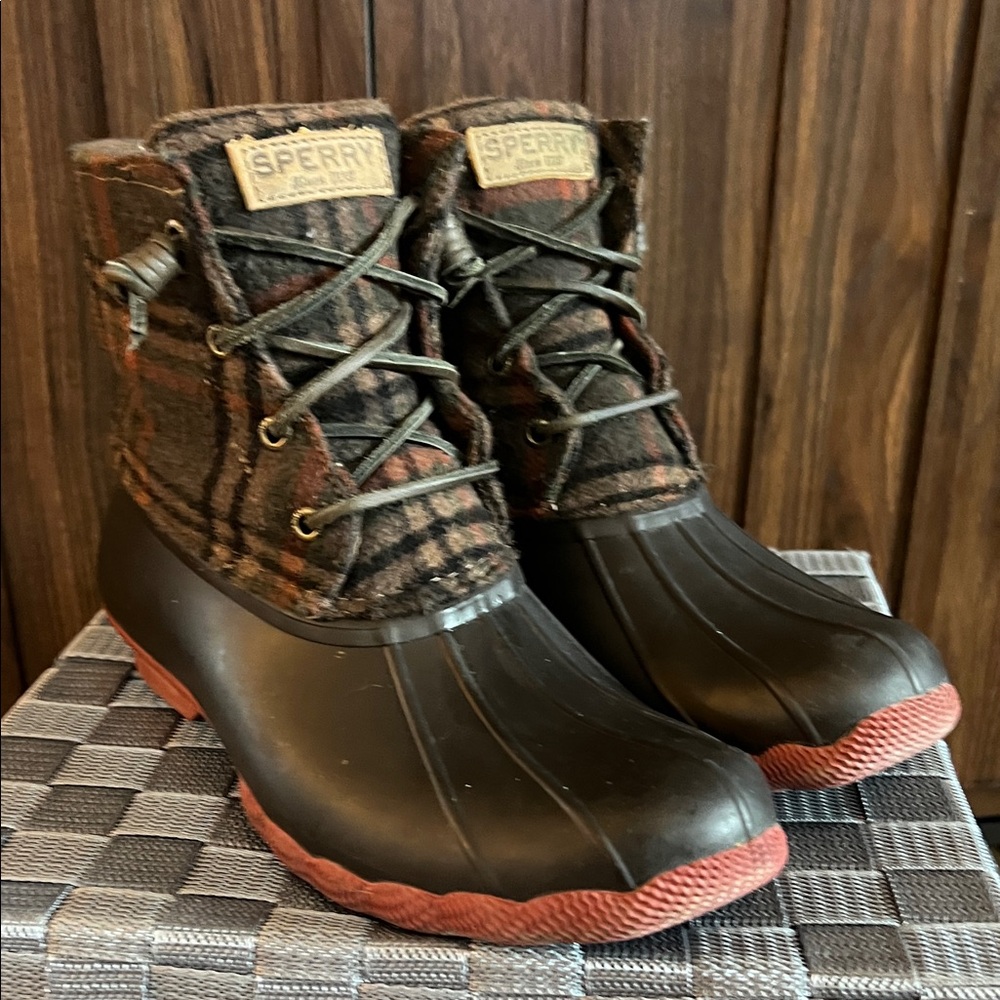 Sperry Women's Black and Brown Duck Boots - Insulated Waterproof Winter Shoes